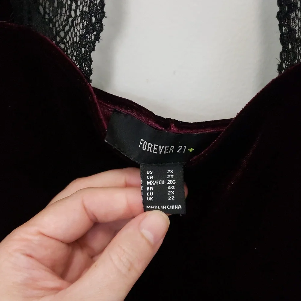 〰️Forever 21〰️ Burgundy Velvet Lace High Neck Cutout Bodysuit 2X - Picture 4 of 7